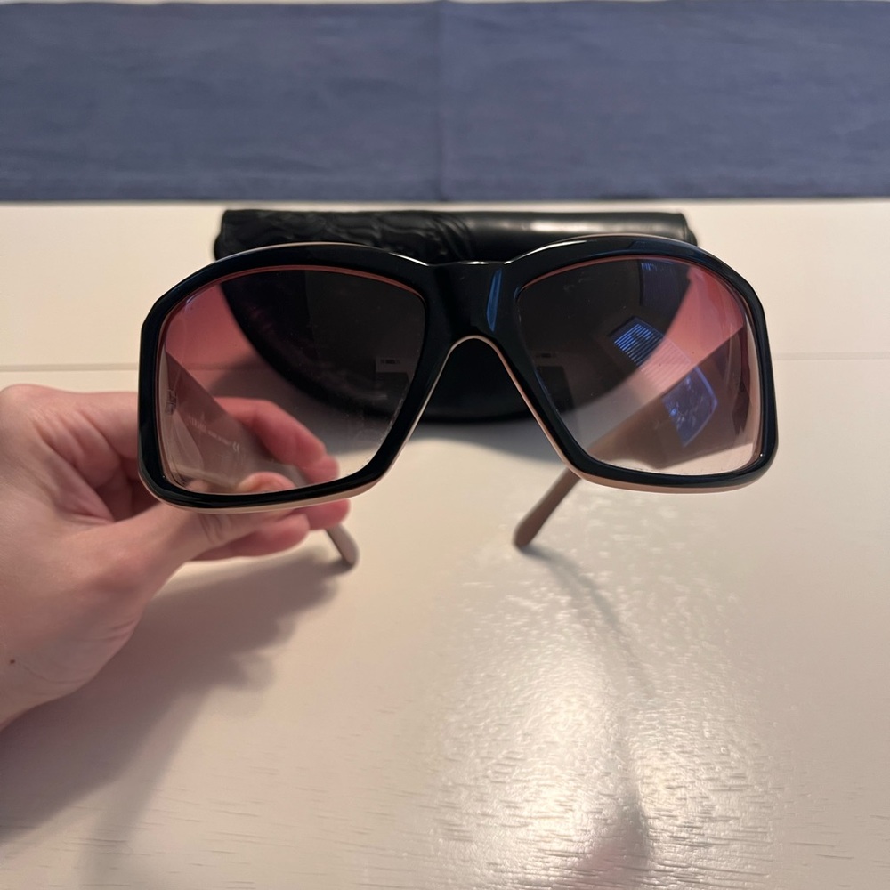 Versace Stylish Black Sunglasses with Pink Tint